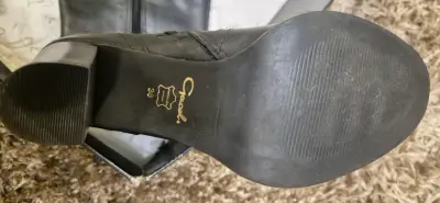 Botas negras de cuero - miniatura 4