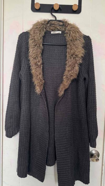 Cárdigan gris con cuello de piel Old Navy - miniatura 1