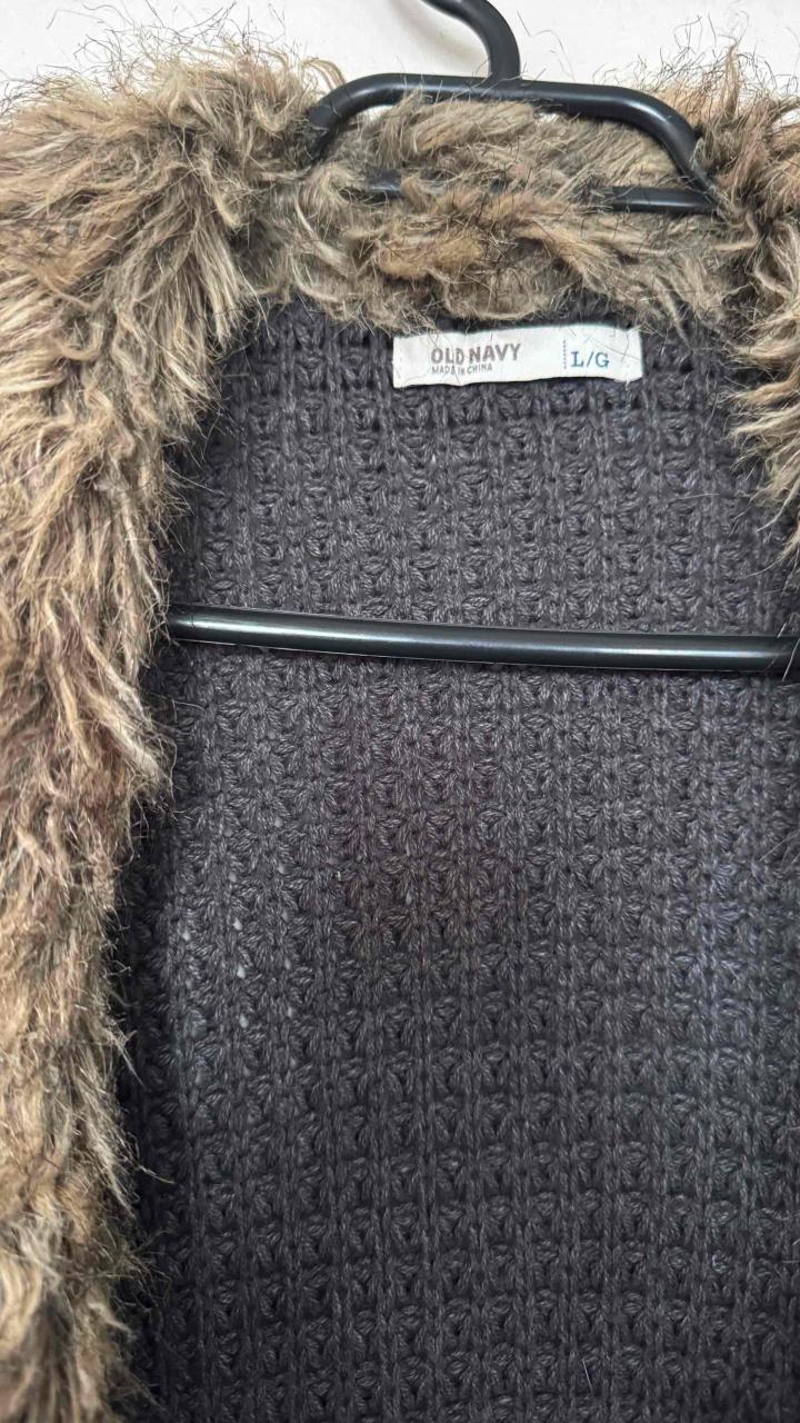 Cárdigan gris con cuello de piel Old Navy - 2