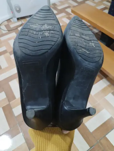 Zapatos de tacón negro - miniatura 4