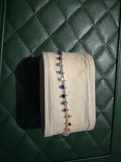 Pulsera de plata con colgantes coloridos - miniatura 1