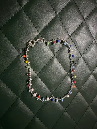 Pulsera de plata con colgantes coloridos - miniatura 4