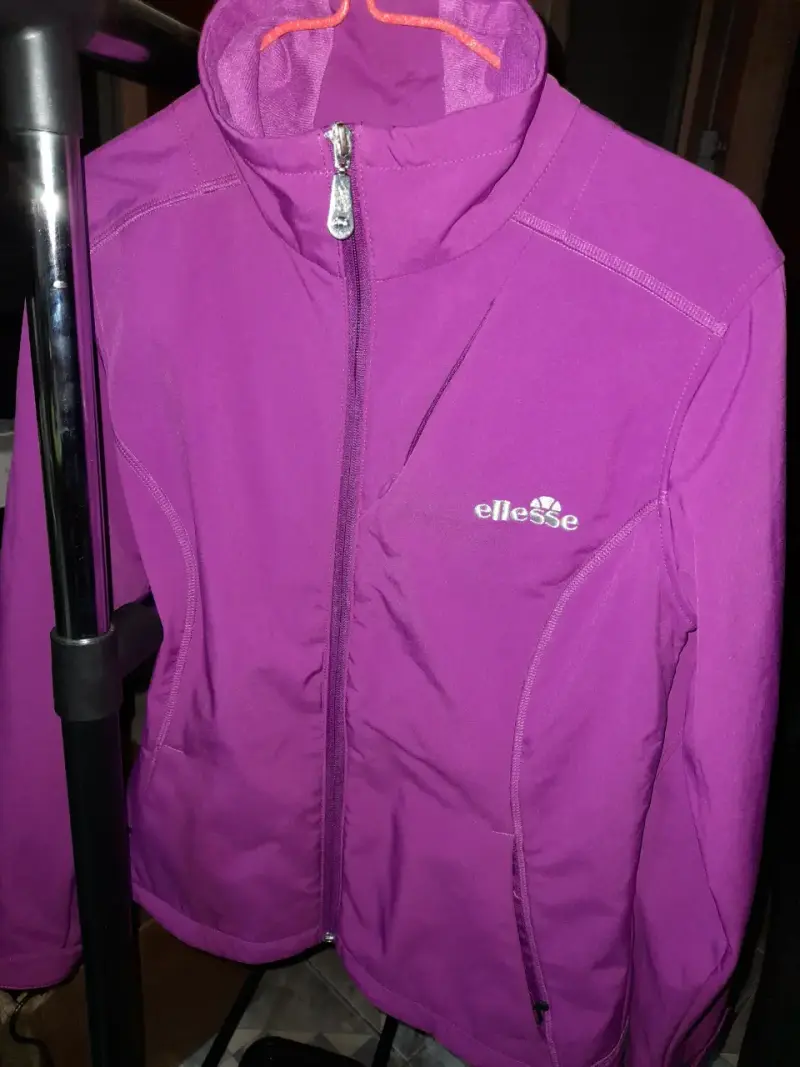 Chaqueta morada con cierre Ellesse