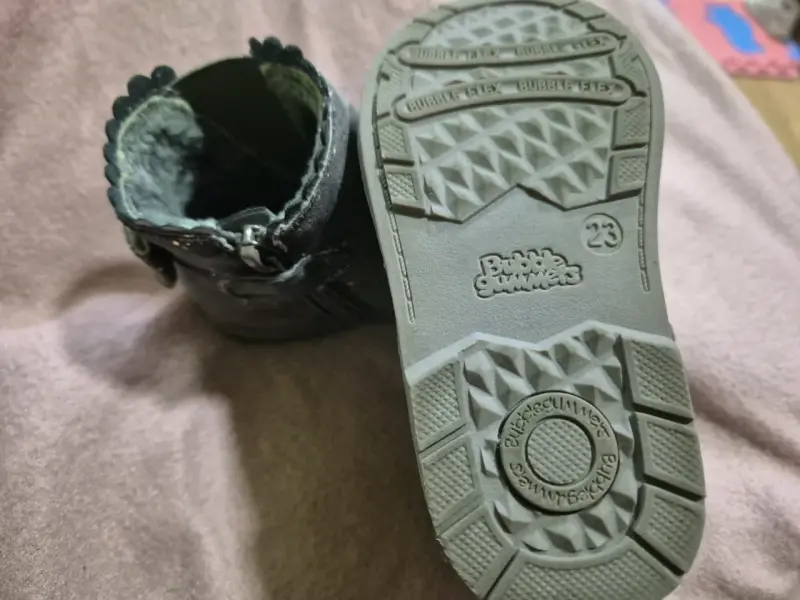 Botines de niña con diseño de puntos - 3