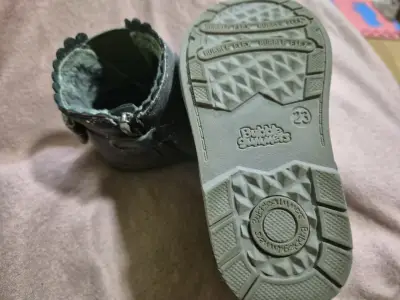 Botines de niña con diseño de puntos - miniatura 3