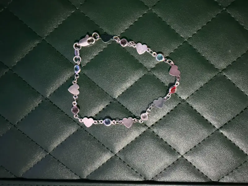Pulsera de corazones plateada - 2