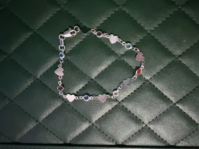 Pulsera de corazones plateada - miniatura 2