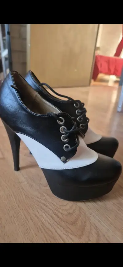 Tacones altos - miniatura 3