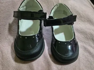 Zapatos negros de charol para niña - miniatura 2