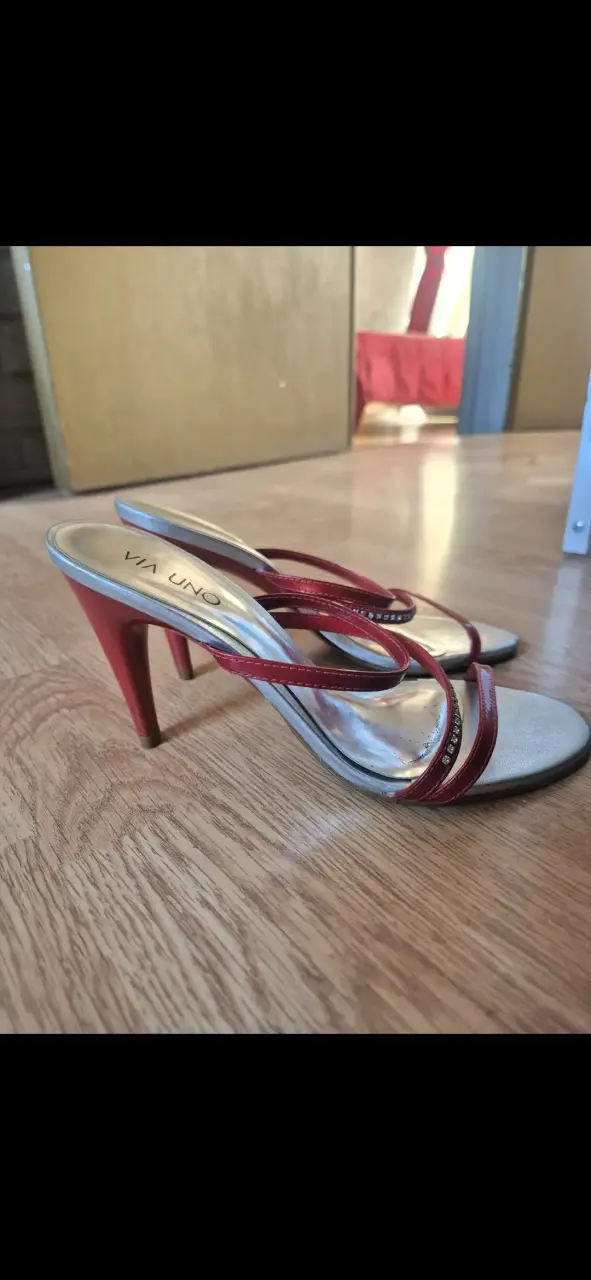 Sandalias taco alto rojas - 1