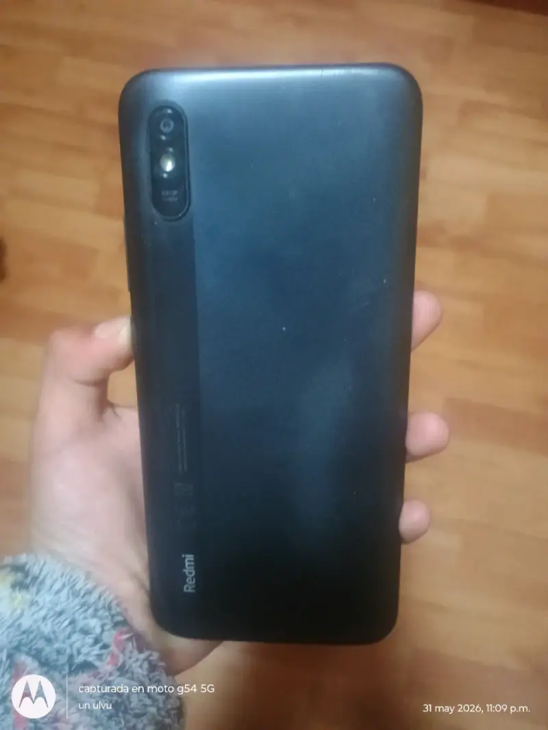 Teléfono celular con carcasa - 3