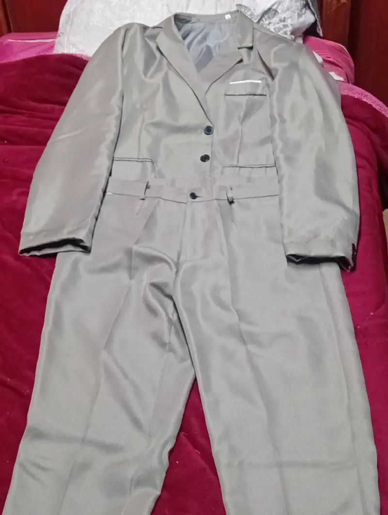 Traje gris para hombre - 1