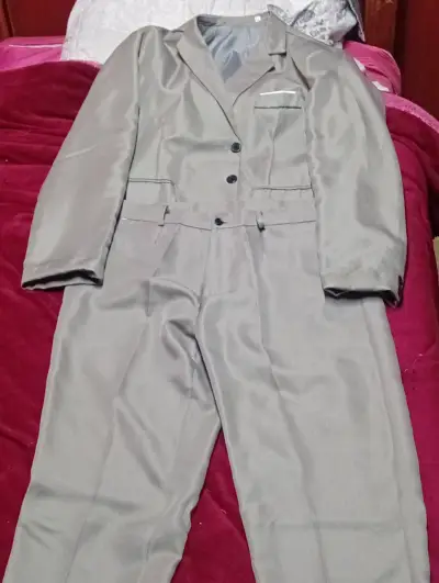 Traje gris para hombre - miniatura 1