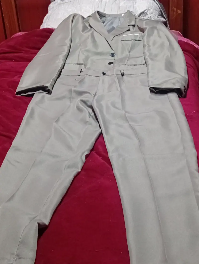 Traje gris para hombre - 3