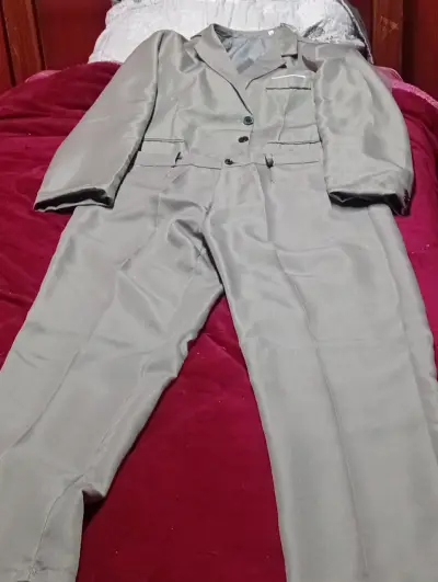 Traje gris para hombre - miniatura 3