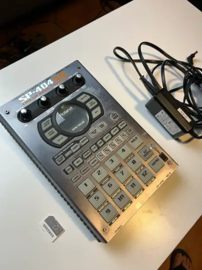 Sampler Roland SP-404SX - miniatura 1