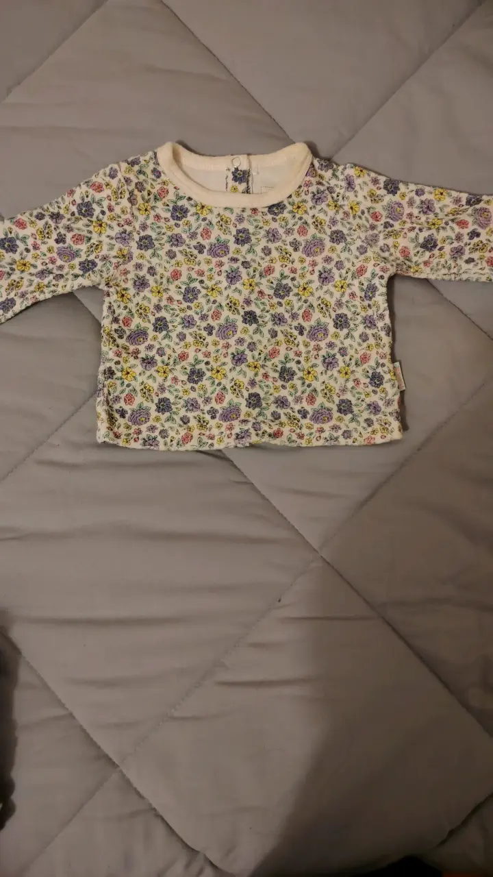 Polera de bebé floral