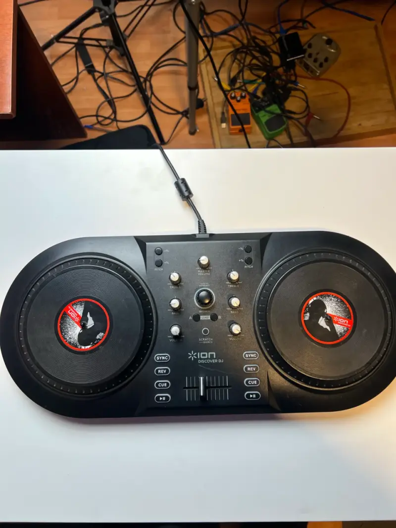 Controlador DJ Ion Discover - 1