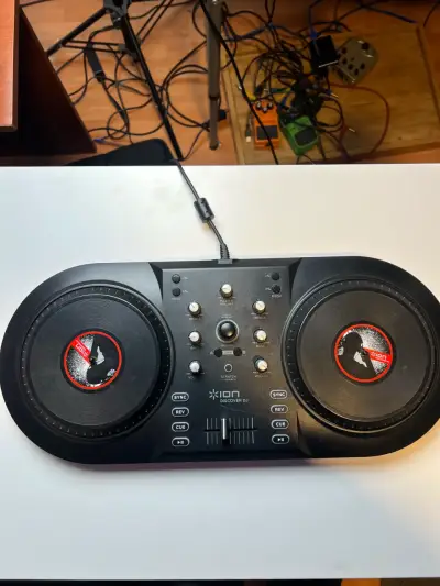 Controlador DJ Ion Discover - miniatura 1