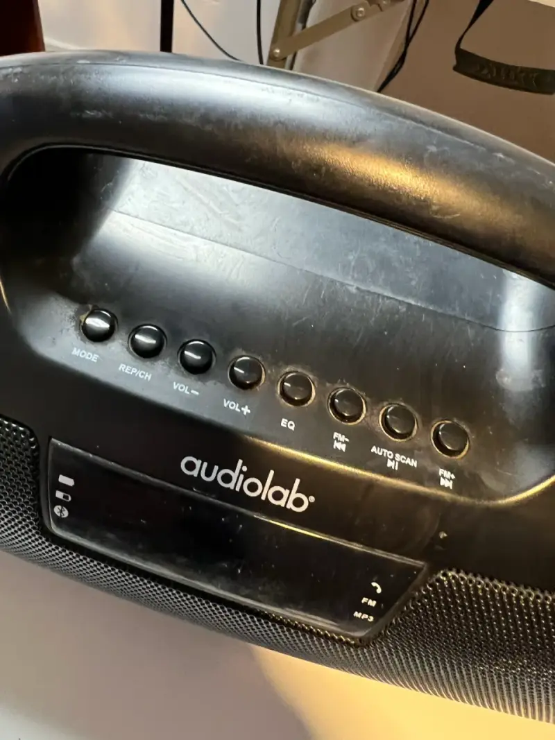 Parlante portátil Audiolab negro - 3