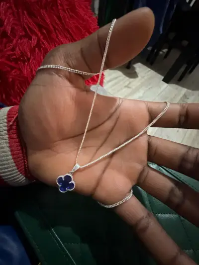 Collar con dije de trébol azul - miniatura 4