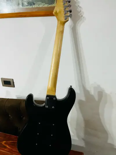Guitarra eléctrica - miniatura 2