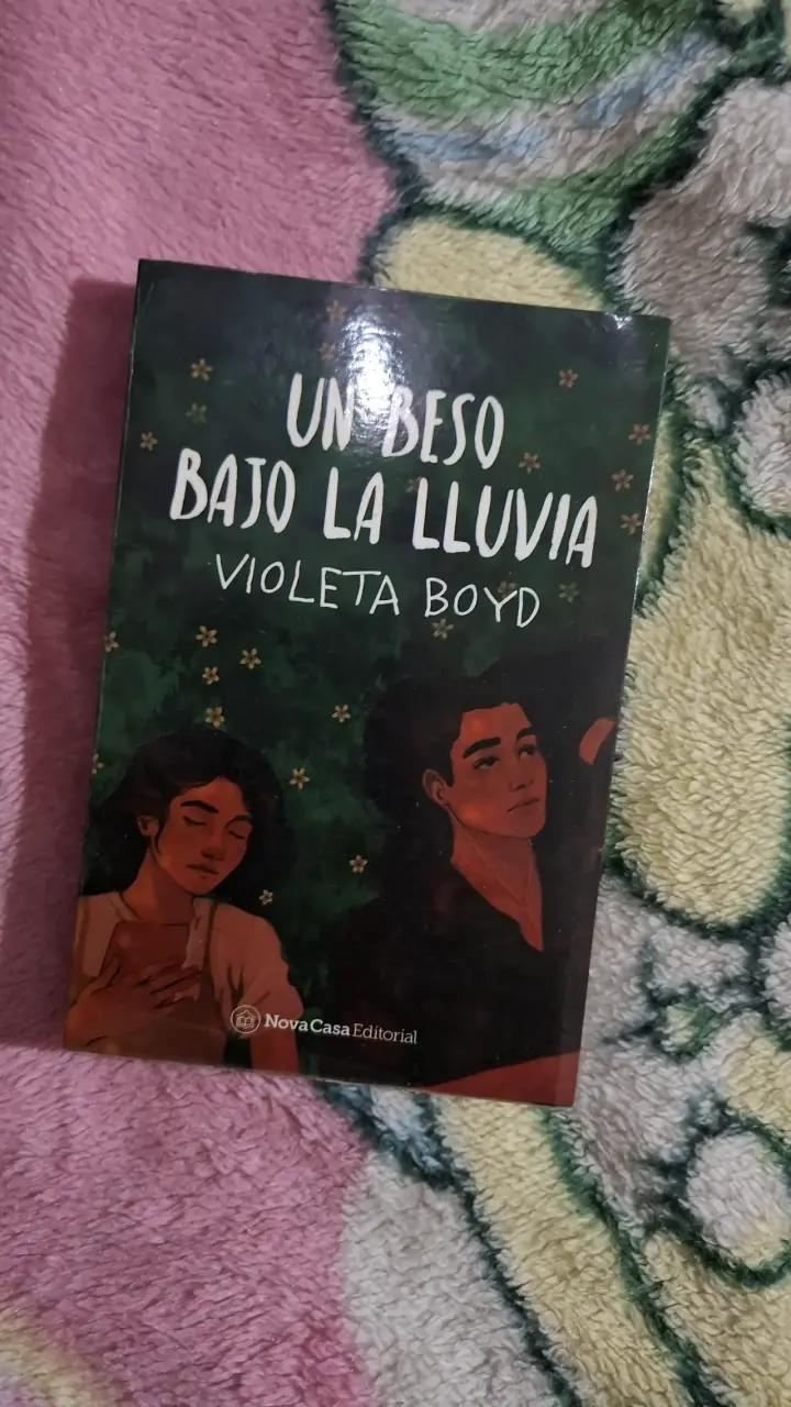 Libro 'Un Beso Bajo la Lluvia' no original