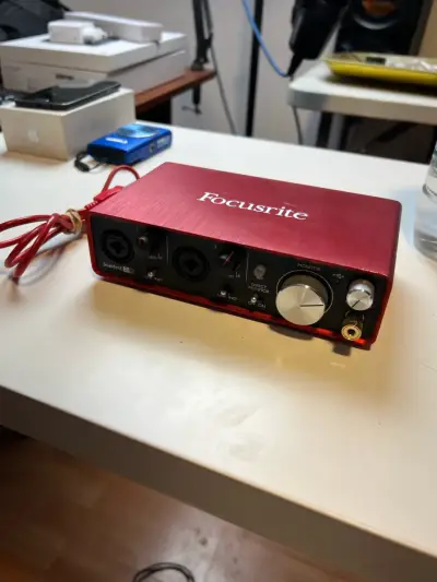 Interfaz de audio Focusrite Scarlett 2i2 - miniatura 2