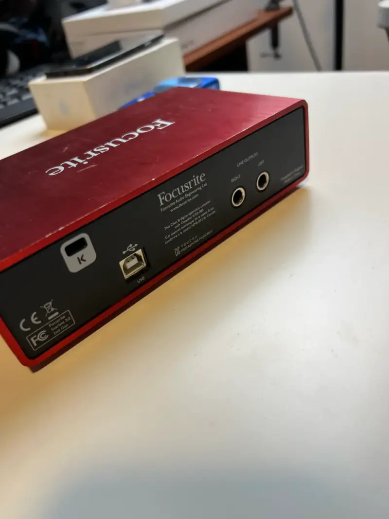 Interfaz de audio Focusrite Scarlett 2i2 - 3