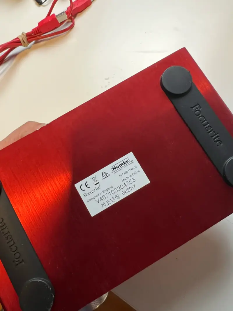 Interfaz de audio Focusrite Scarlett 2i2 - 4