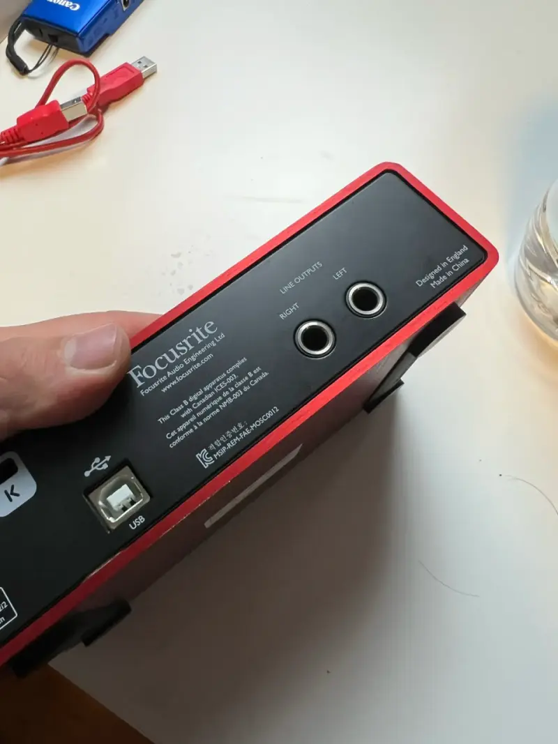 Interfaz de audio Focusrite Scarlett 2i2 - 5