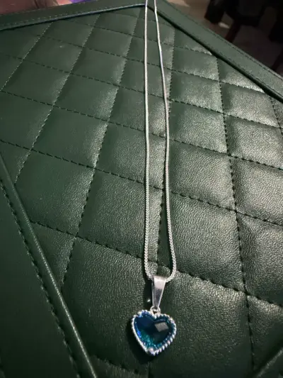 Collar con colgante de corazón azul - miniatura 2