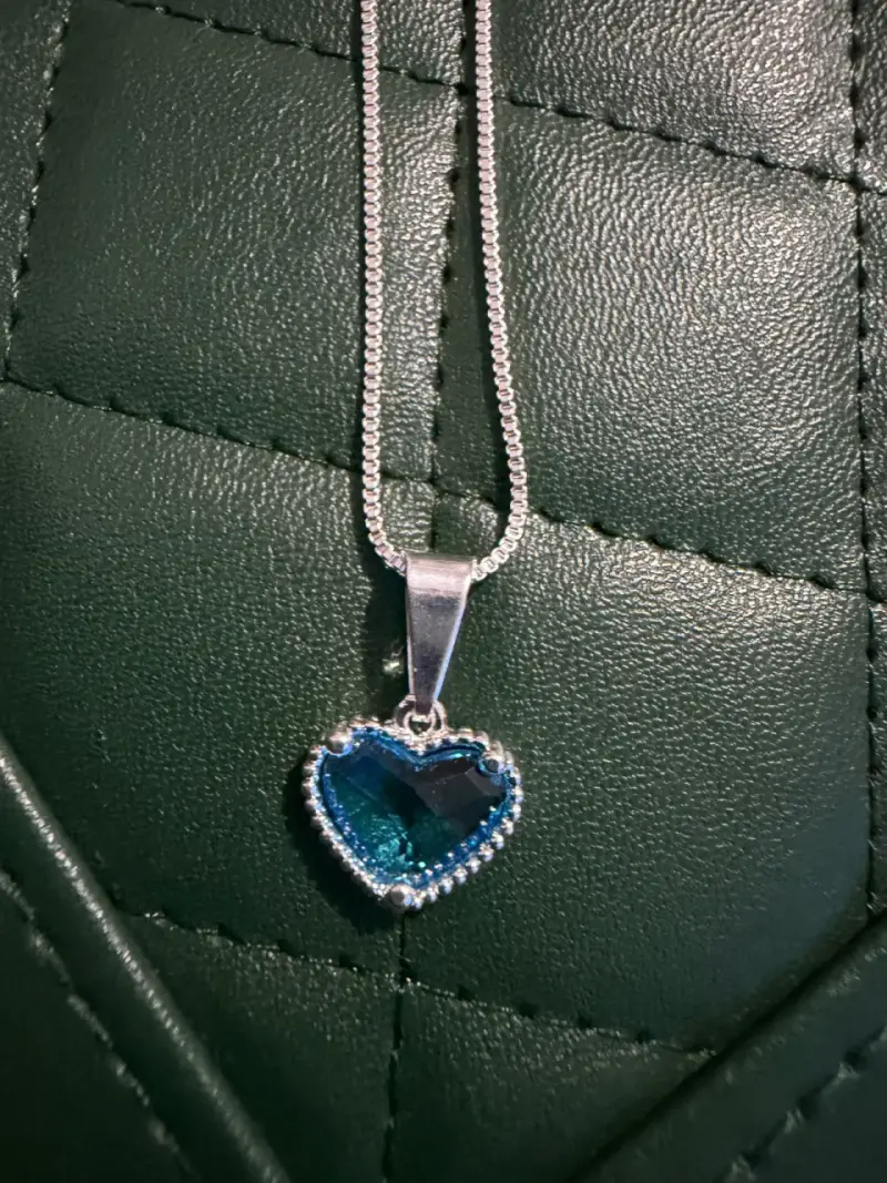 Collar con colgante de corazón azul - 3