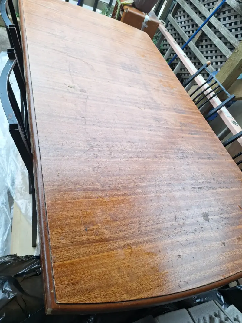 Mesa de comedor con 4 sillas - 2