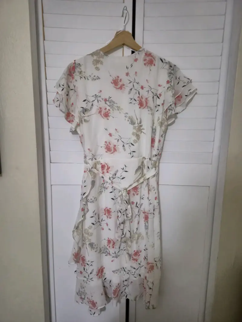 Vestido floral blanco con volantes - 3