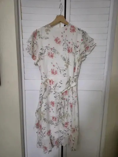 Vestido floral blanco con volantes - miniatura 3