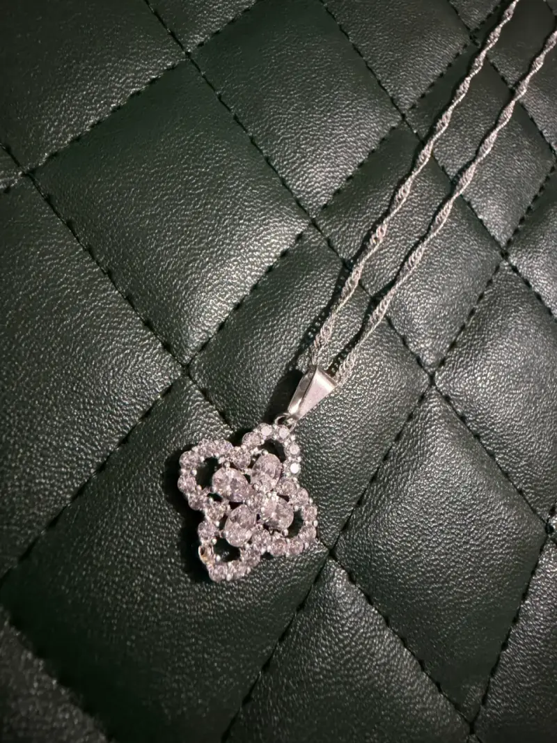 Collar con dije floral - 2
