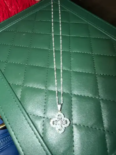 Collar con dije floral - miniatura 3