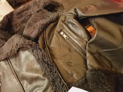 Chaqueta de cuero negro con forro - miniatura 1