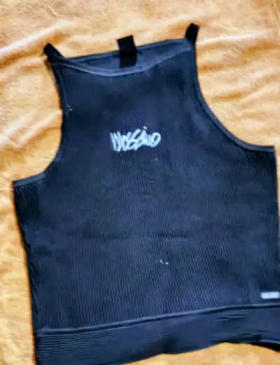 Polera sin mangas negra - miniatura 1
