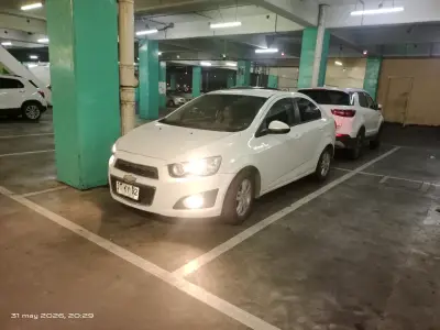 Chevrolet Sonic/Auto sedán blanco 2012 - miniatura 1