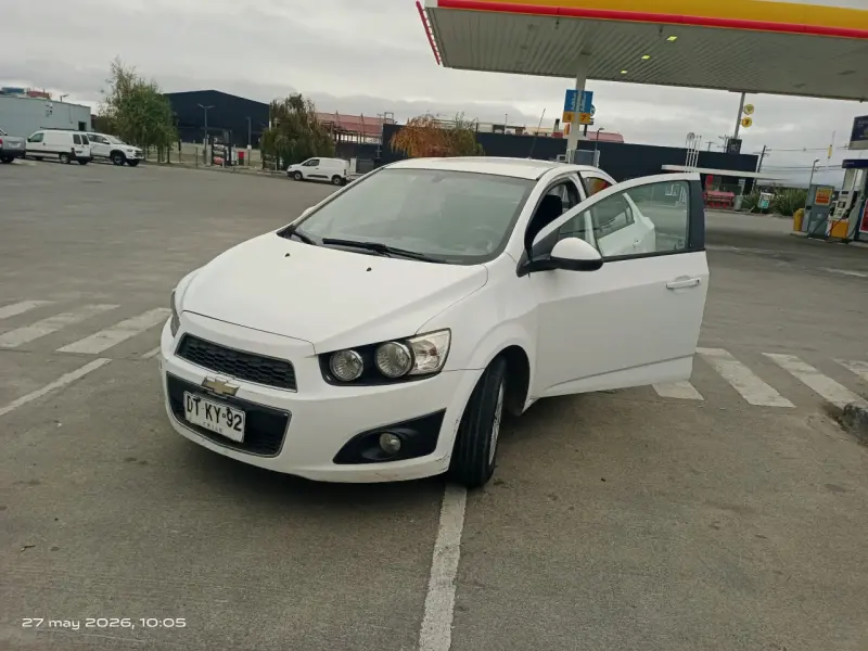 Chevrolet Sonic/Auto sedán blanco 2012 - 2