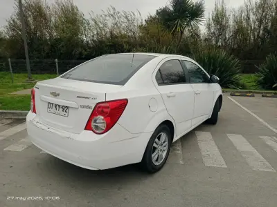Chevrolet Sonic/Auto sedán blanco 2012 - miniatura 3
