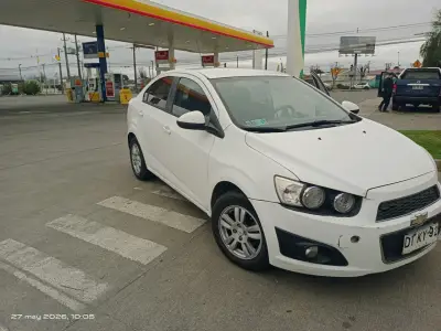 Chevrolet Sonic/Auto sedán blanco 2012 - miniatura 5