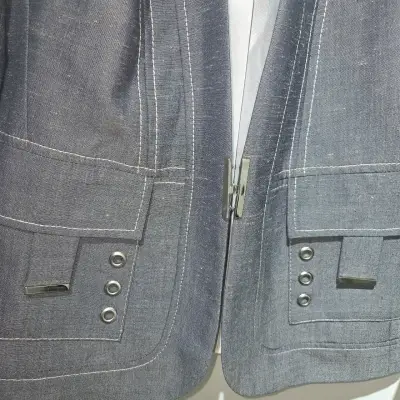 Blazer gris con detalles de costura - miniatura 4