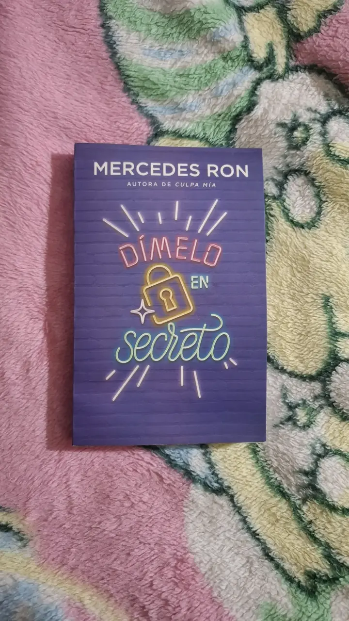 Libro 'Dímelo en secreto' Mercedes Ron no original
