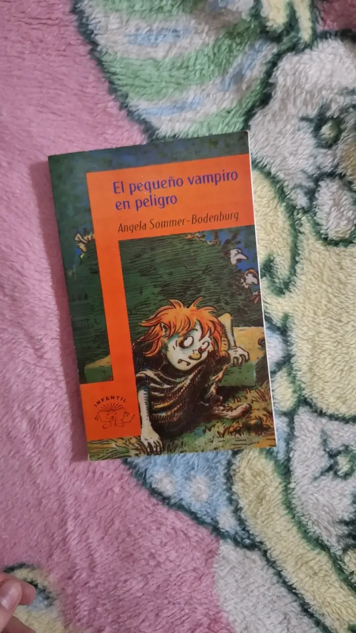 Libro 'El pequeño vampiro en peligro'