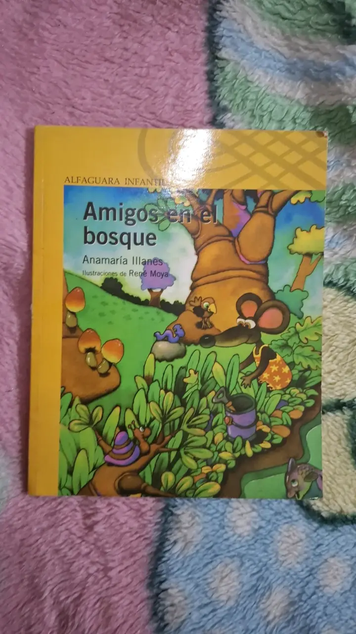 Libro infantil 'Amigos en el bosque'