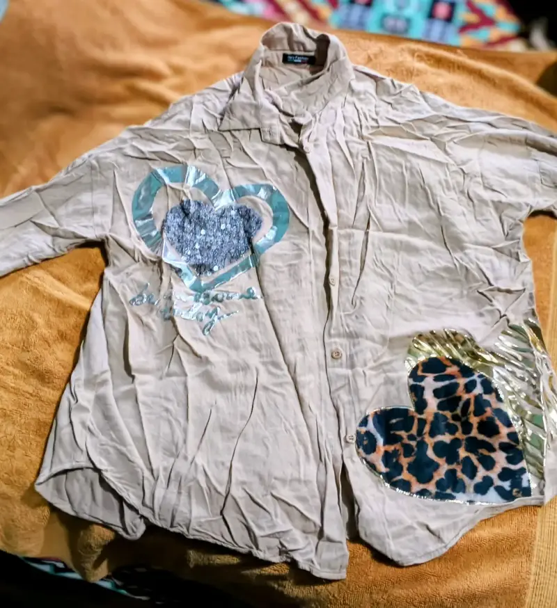 Camisa beige con estampados - 2
