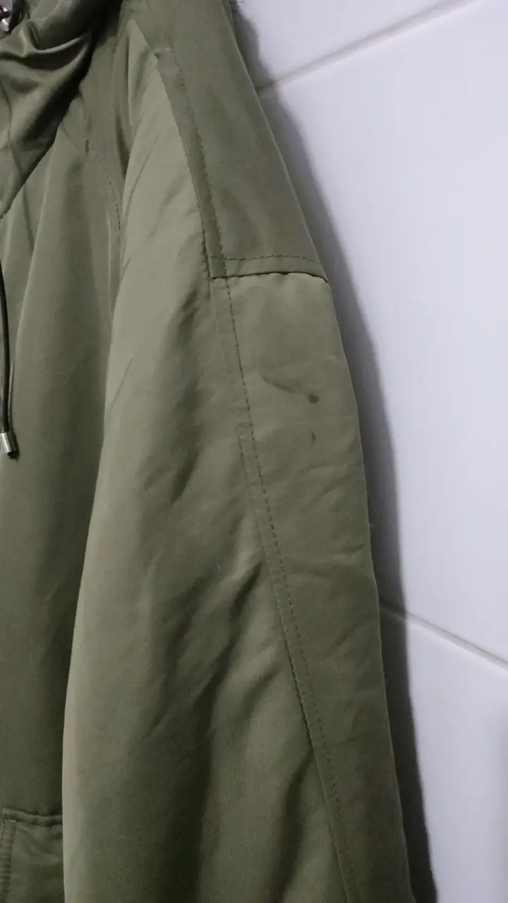 Parka verde con capucha de pelo - 2
